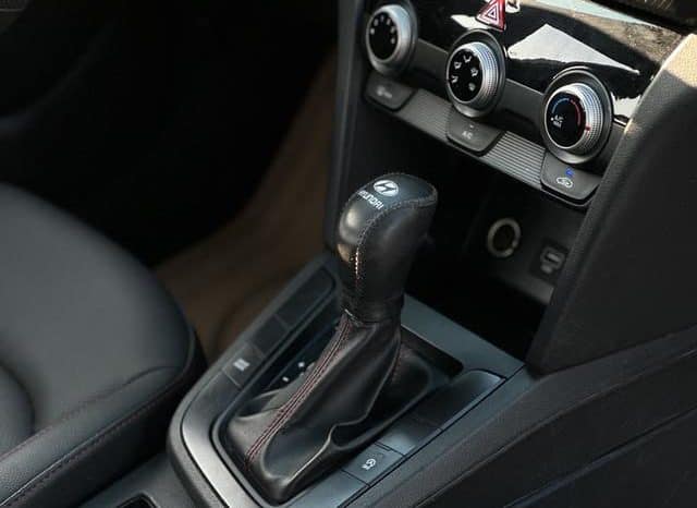 
								Hyundai Elantra (VI), 2020 full									