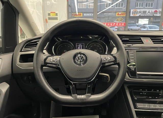 
								Volkswagen Touran L, 2022 full									