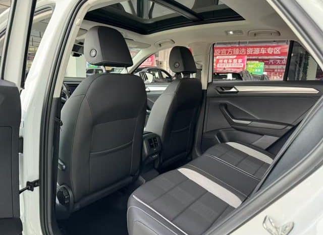 
								Volkswagen T-Roc, 2021 full									