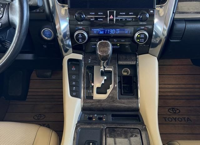 
								Toyota Vellfire, 2022 full									