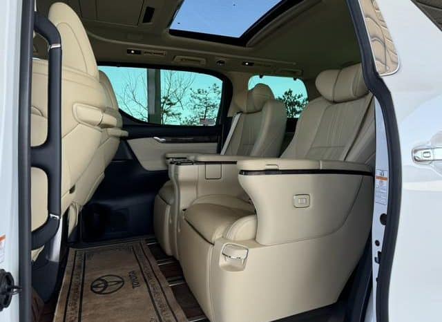 
								Toyota Vellfire, 2022 full									
