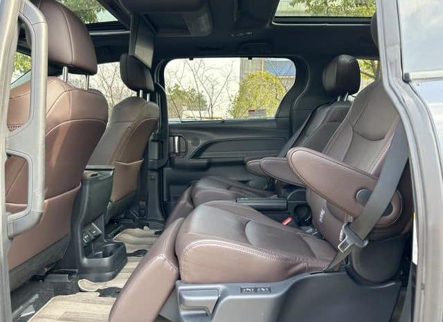 
								Toyota Sienna, 2022 full									