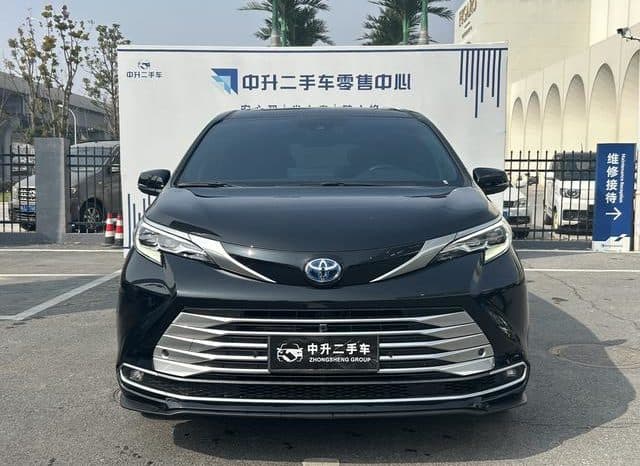 
								Toyota Sienna, 2022 full									