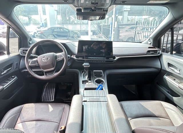 
								Toyota Sienna, 2022 full									