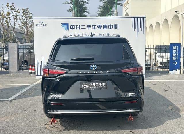 
								Toyota Sienna, 2022 full									