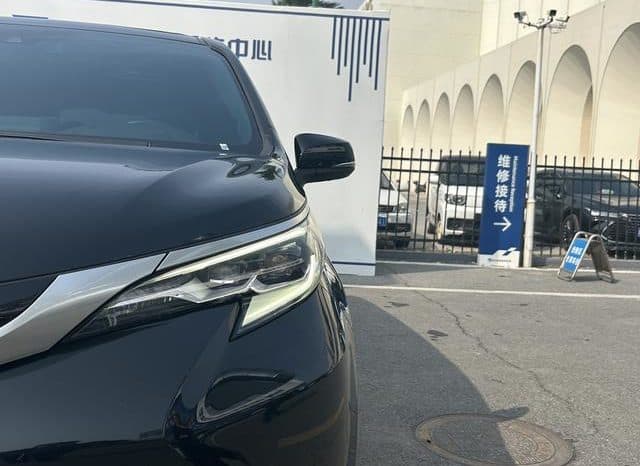 
								Toyota Sienna, 2022 full									