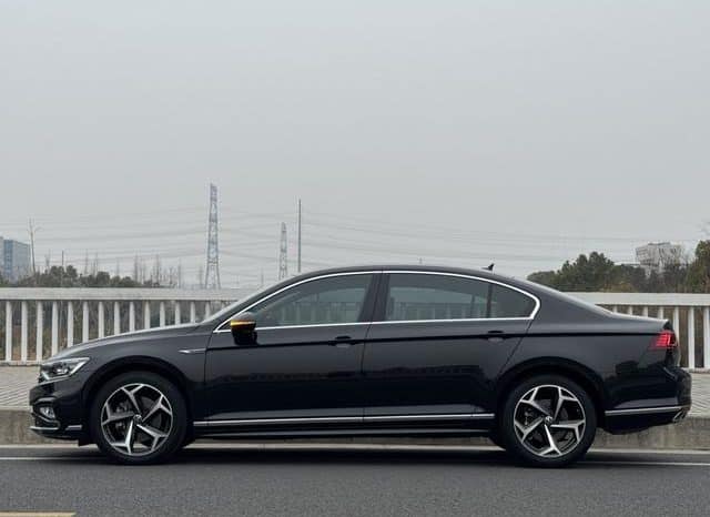 
								Volkswagen Magotan, 2022 full									