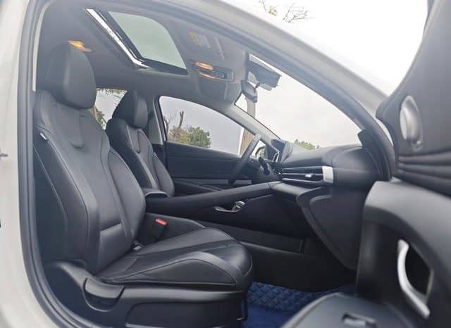 
								Hyundai Elantra (VII), 2023 full									