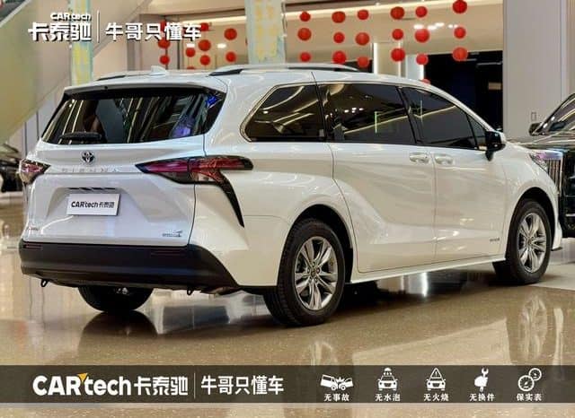 
								Toyota Sienna, 2023 full									