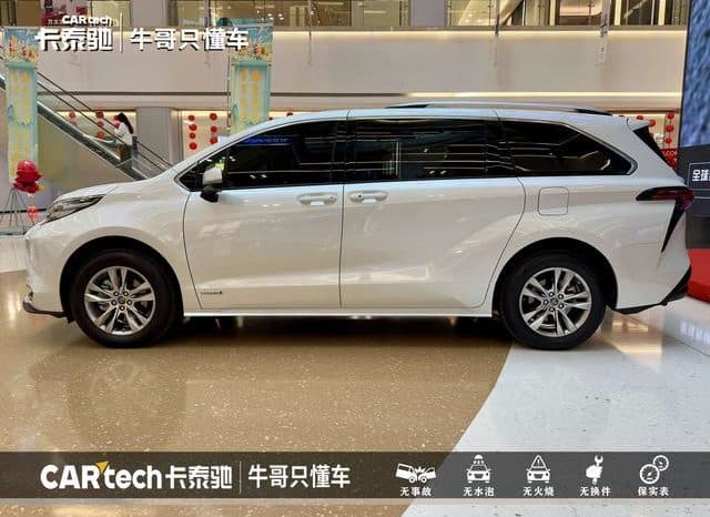 
								Toyota Sienna, 2023 full									