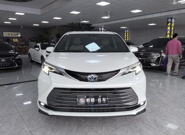 
								Toyota Sienna, 2023 full									