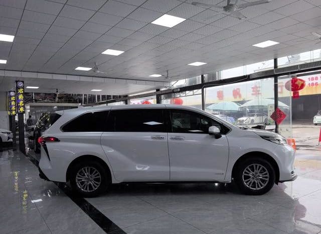 
								Toyota Sienna, 2023 full									