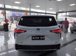 
										Toyota Sienna, 2023 full									