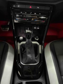 
										Volkswagen T-Roc, 2024 full									