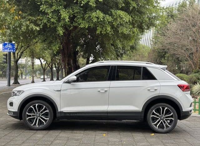 
								Volkswagen T-Roc, 2022 full									