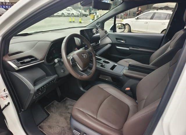 
								Toyota Sienna, 2023 full									
