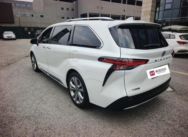 
								Toyota Sienna, 2023 full									