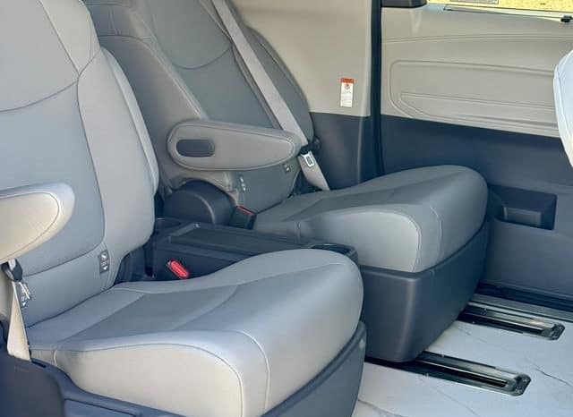 
								Toyota Granvia, 2024 full									