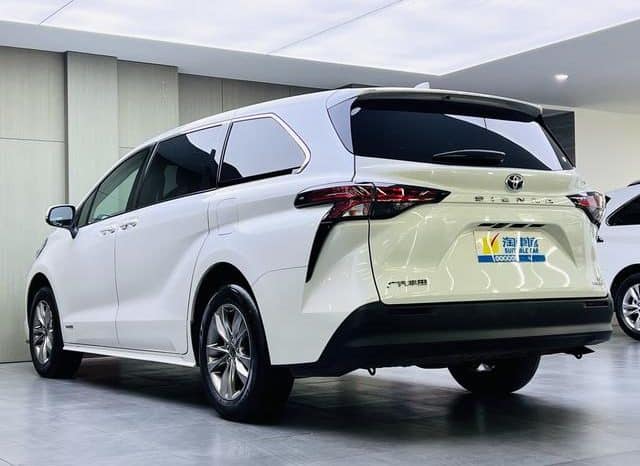 
								Toyota Sienna, 2024 full									