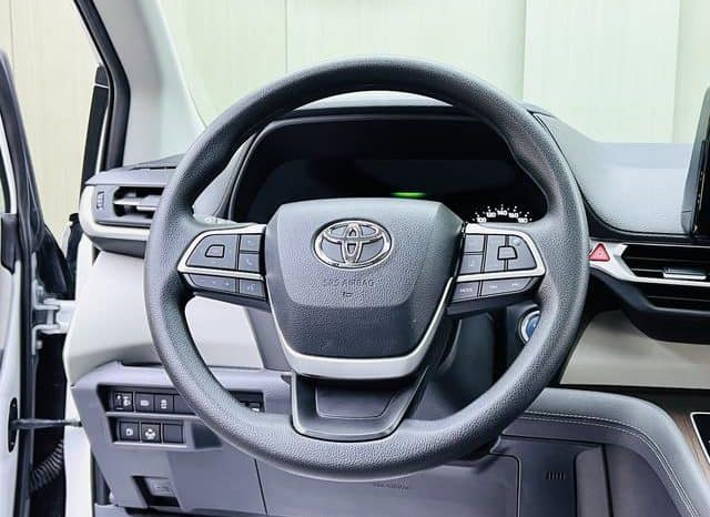 
								Toyota Sienna, 2024 full									