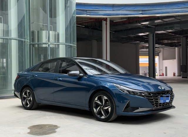 
								Hyundai Elantra (VII), 2021 full									