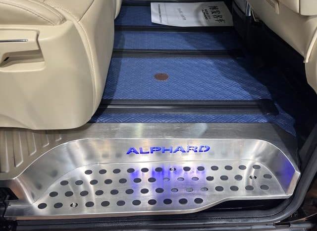 
								Toyota Vellfire (II), 2022 full									