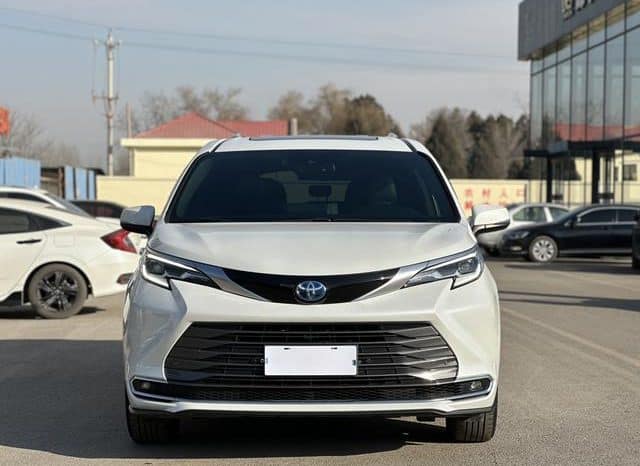 
								Toyota Sienna, 2022 full									