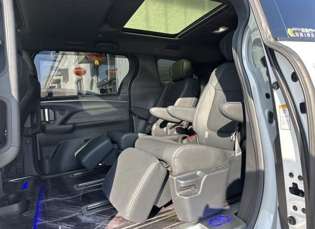 
								Toyota Sienna, 2022 full									