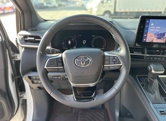
								Toyota Sienna, 2022 full									