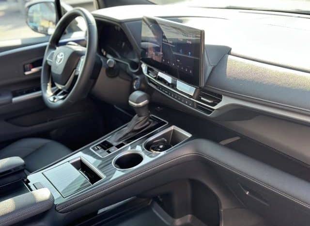 
								Toyota Sienna, 2022 full									
