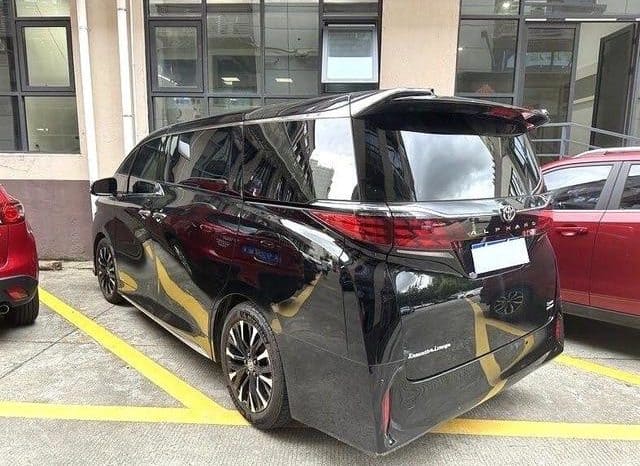 
								Toyota Vellfire (II), 2024 full									