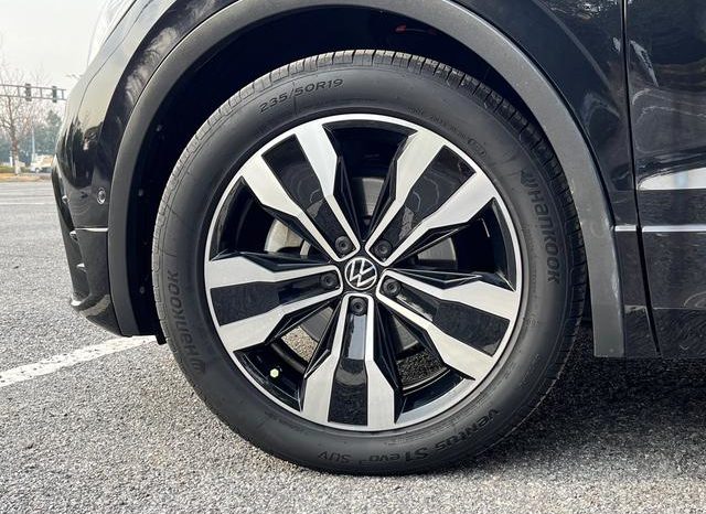 
								Volkswagen Tiguan L, 2023 full									