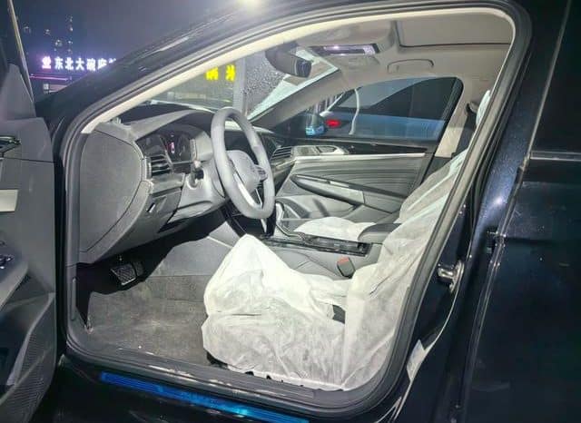 
								Volkswagen Passat, 2025 full									