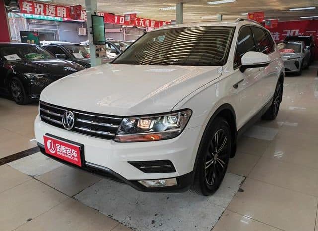 67d82d5d676e7 Volkswagen Tiguan L, 2020