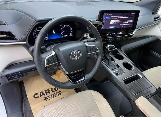 
								Toyota Sienna, 2022 full									