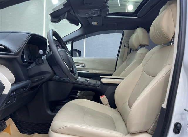 
								Toyota Sienna, 2022 full									