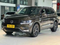 67d85bb5c17f9 Volkswagen Tiguan L, 2020