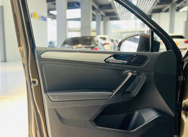 
								Volkswagen Tiguan L, 2020 full									