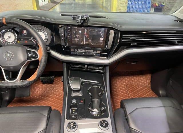 
								Volkswagen Touareg, 2022 full									