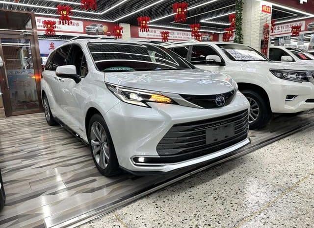 
								Toyota Sienna, 2023 full									