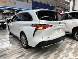 
										Toyota Sienna, 2023 full									