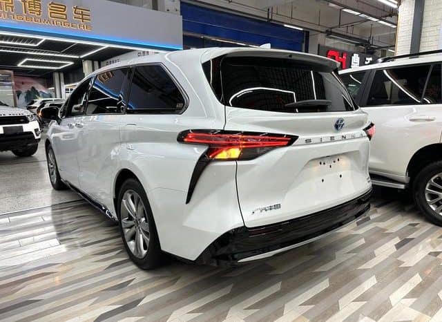 
								Toyota Sienna, 2023 full									