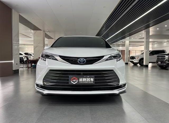 
								Toyota Sienna, 2024 full									