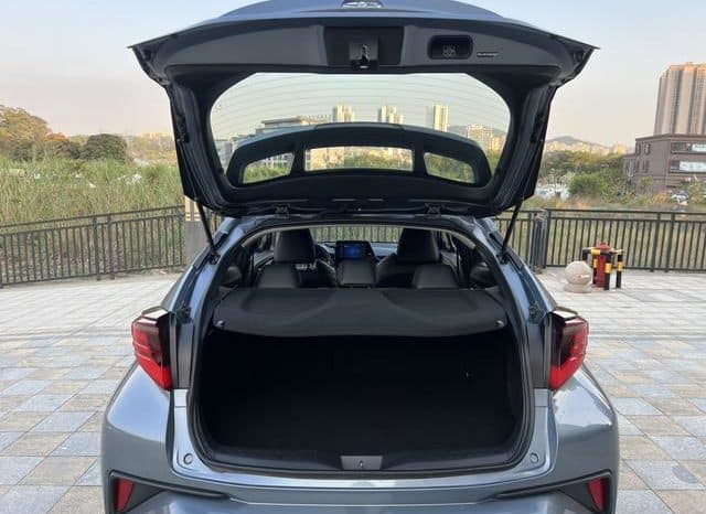 
								Toyota C-HR, 2021 full									