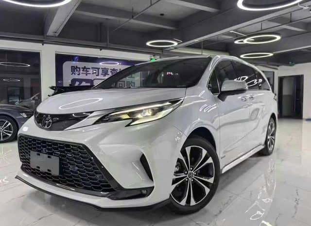 67dd9f13d9a87 Toyota Granvia, 2023