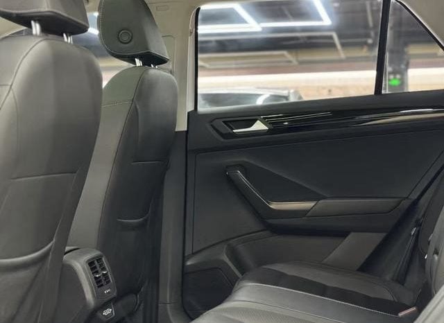
								Volkswagen T-Roc, 2022 full									