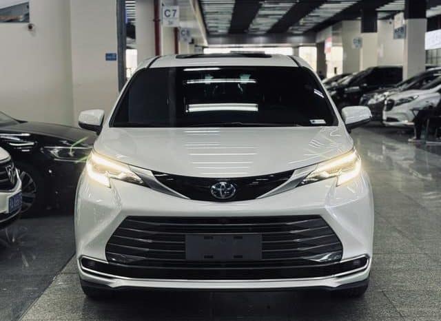 
								Toyota Sienna, 2023 full									