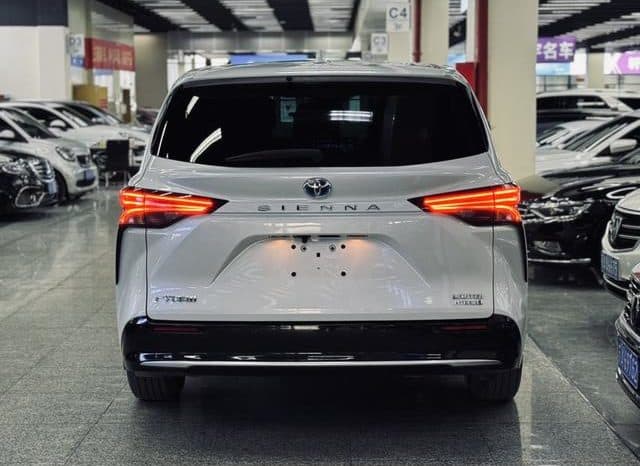 
								Toyota Sienna, 2023 full									