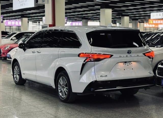 
								Toyota Sienna, 2023 full									