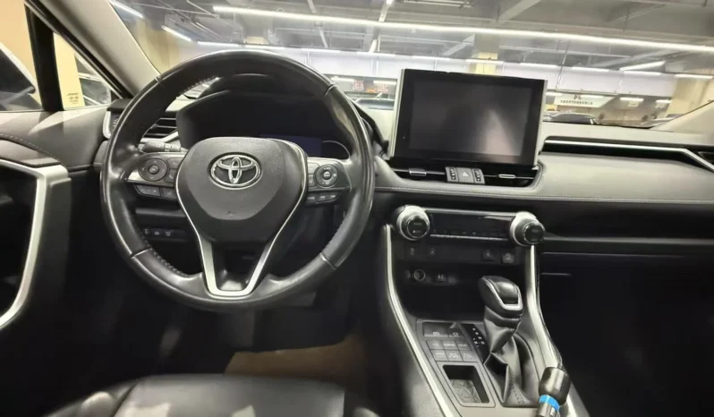 
								Toyota RAV4, 2021 full									
